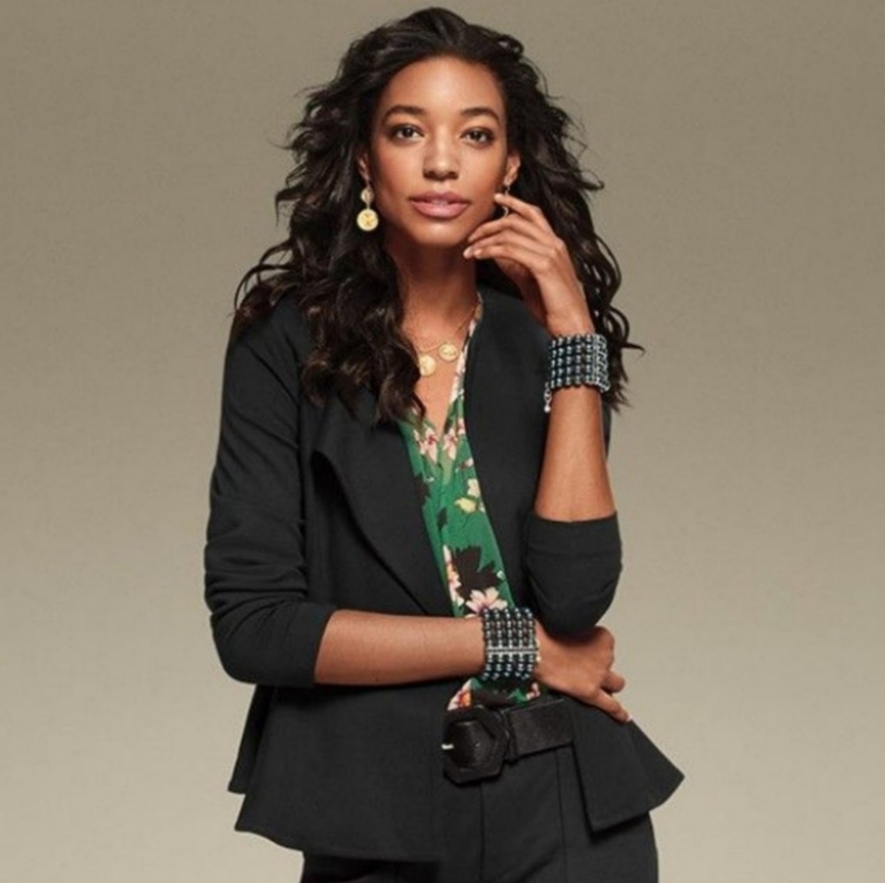 Cabi 3549 Agency Peplum Jacket Blazer Black. Size 6